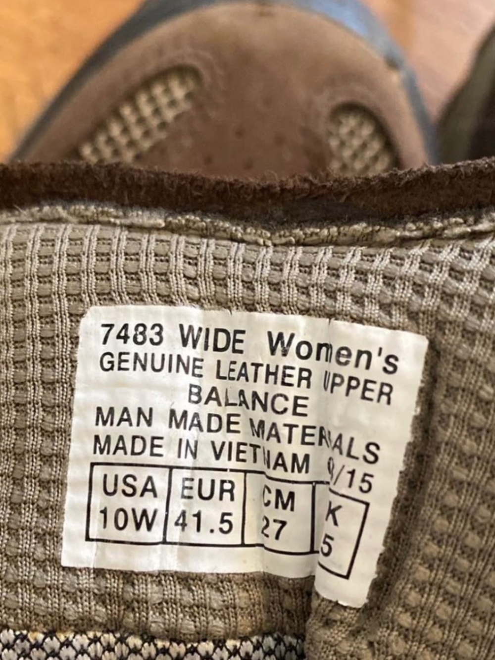Vasque women’s 10 wide hiking boots